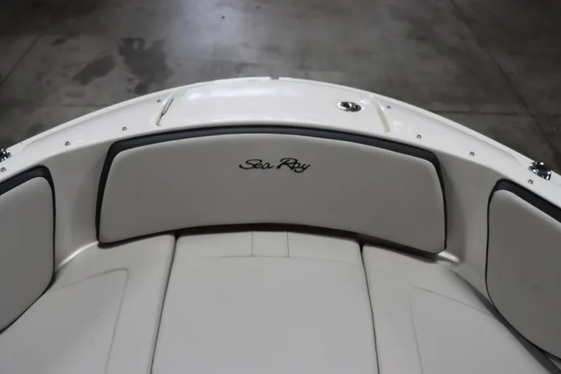 Slide: The Image of Sea Ray SPX 190 2025 - 29