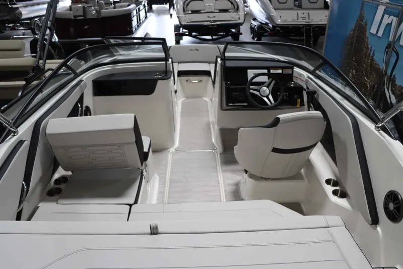 Slide: The Image of Sea Ray SPX 190 2025 - 32