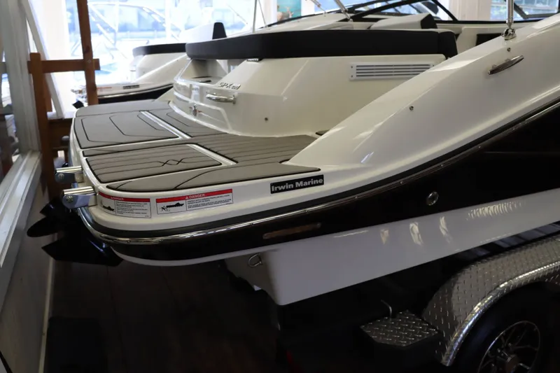 Slide: The Image of Sea Ray SPX 190 2025 - 4