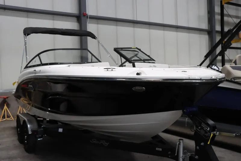 Slide: The Image of Sea Ray SPX 190 2025 - 6