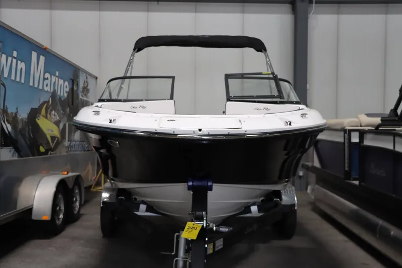 Slide: The Image of Sea Ray SPX 190 2025 - 7