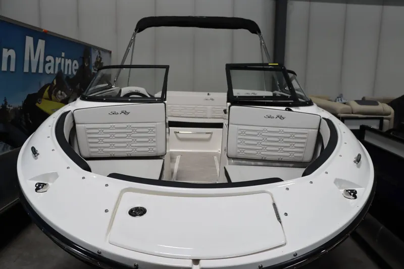 Slide: The Image of Sea Ray SPX 190 2025 - 9