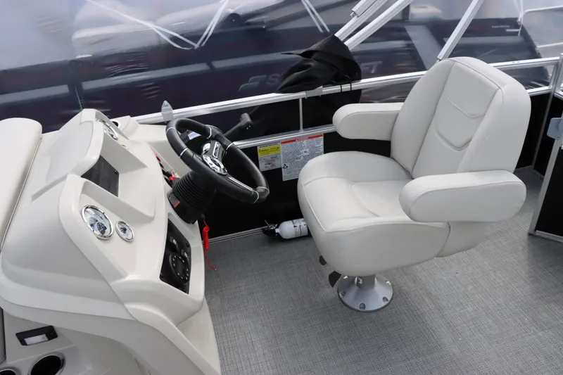 Slide: The Image of SunChaser VISTA 20CRB 2024 - 12