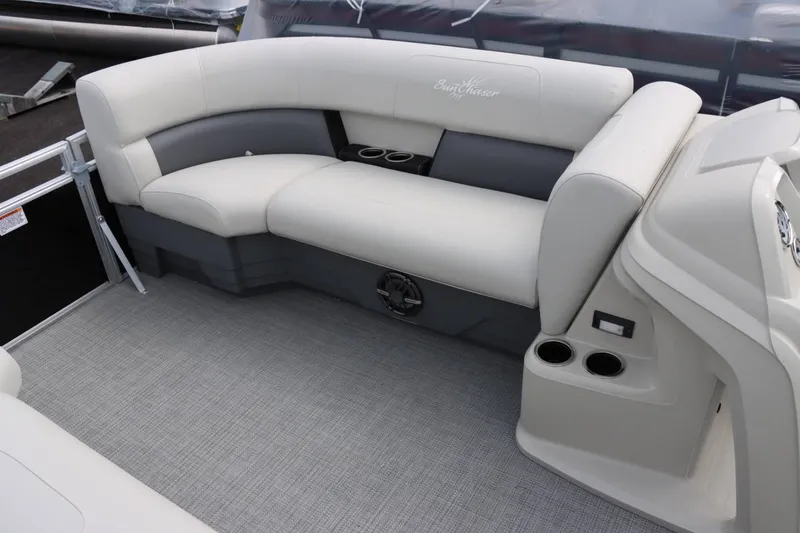 Slide: The Image of SunChaser VISTA 20CRB 2024 - 14