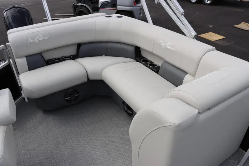 Slide: The Image of SunChaser VISTA 20CRB 2024 - 18