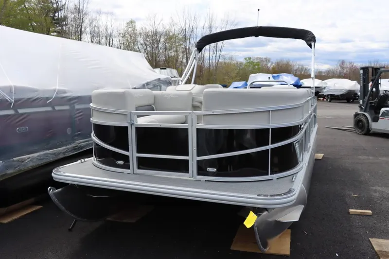 Slide: The Image of SunChaser VISTA 20CRB 2024 - 4