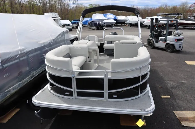 Slide: The Image of SunChaser VISTA 20CRB 2024 - 5