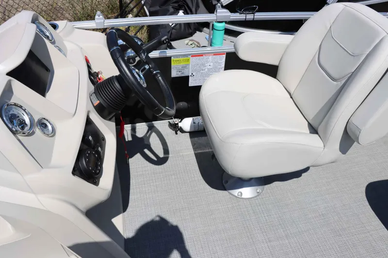 Slide: The Image of SunChaser VISTA 20CRB 2024 - 12