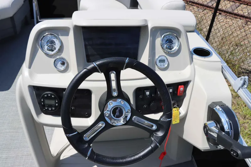 Slide: The Image of SunChaser VISTA 20CRB 2024 - 14