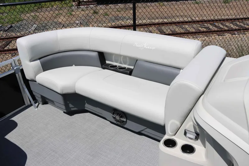 Slide: The Image of SunChaser VISTA 20CRB 2024 - 15