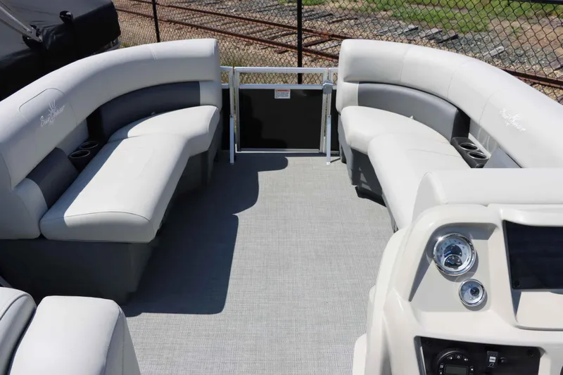 Slide: The Image of SunChaser VISTA 20CRB 2024 - 17