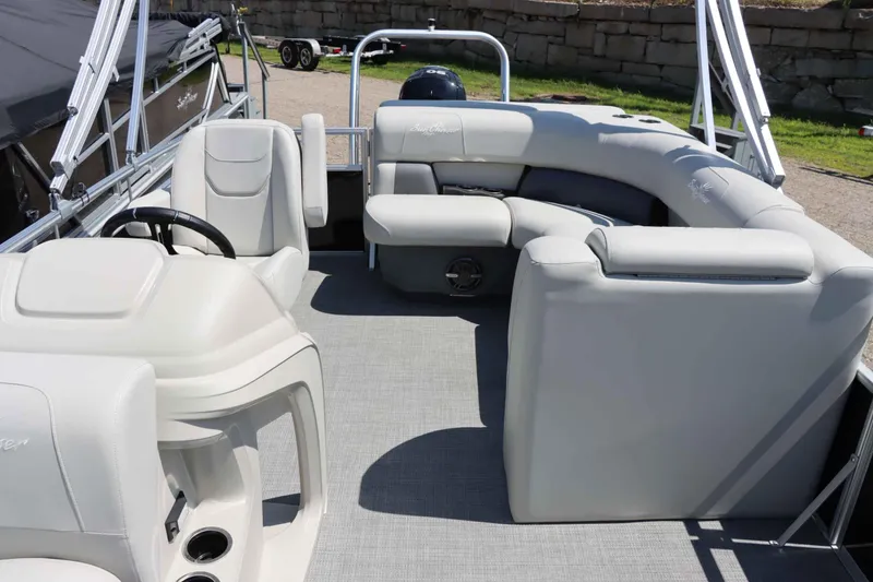 Slide: The Image of SunChaser VISTA 20CRB 2024 - 18