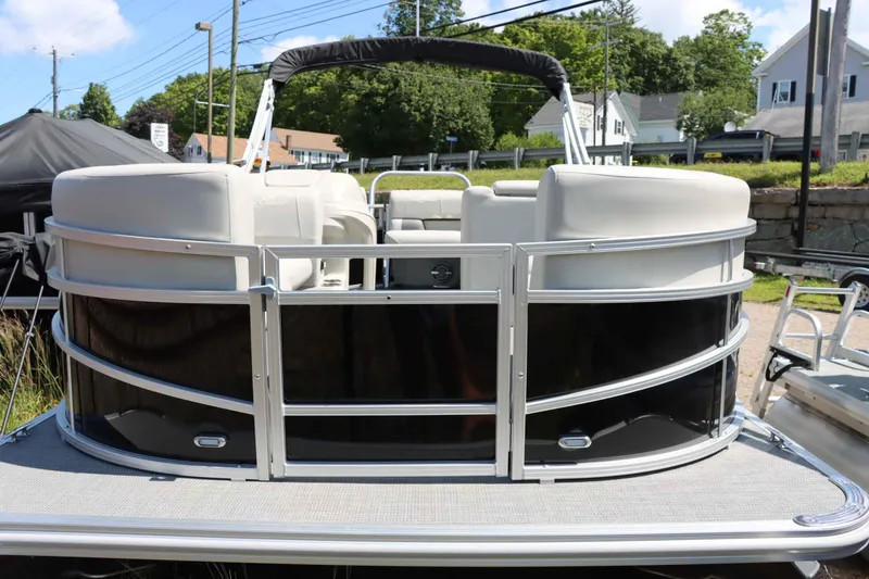 Slide: The Image of SunChaser VISTA 20CRB 2024 - 3