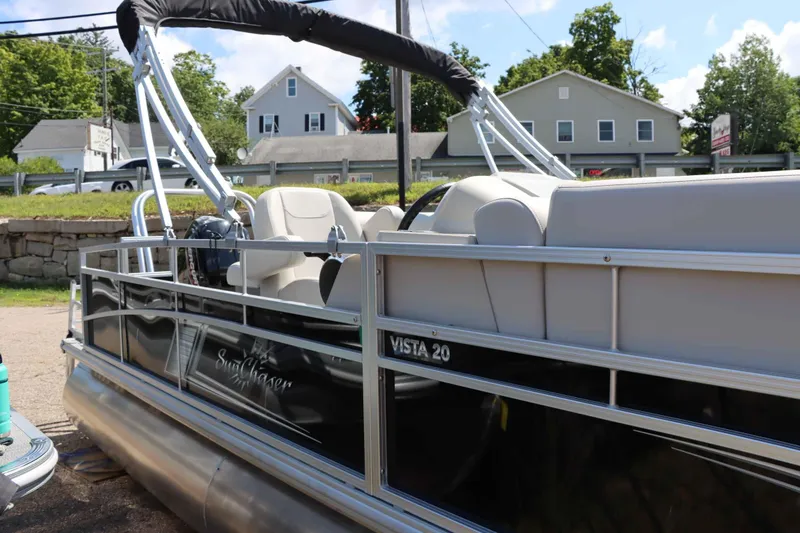 Slide: The Image of SunChaser VISTA 20CRB 2024 - 4