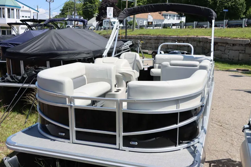 Slide: The Image of SunChaser VISTA 20CRB 2024 - 5