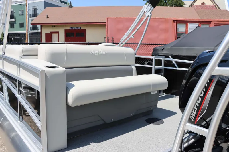 Slide: The Image of SunChaser VISTA 20CRB 2024 - 6