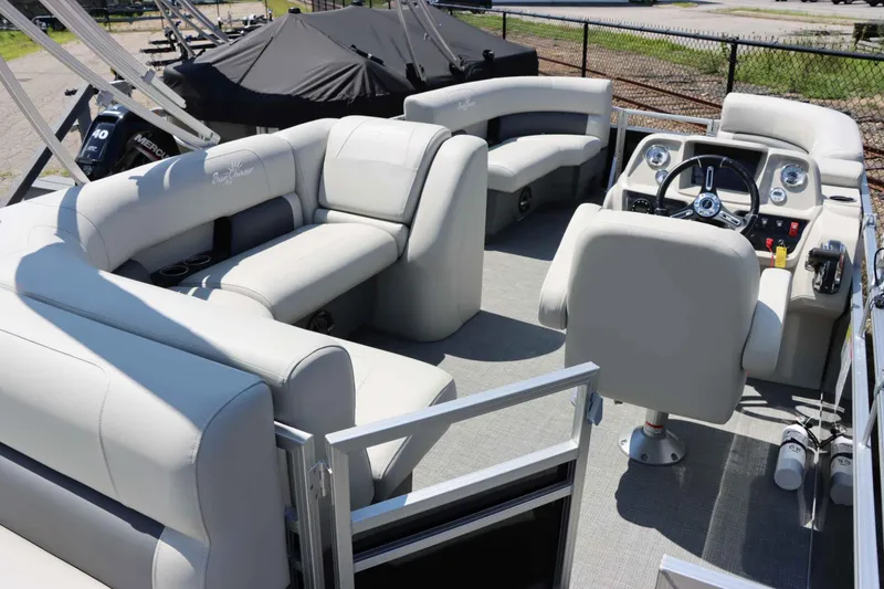 Slide: The Image of SunChaser VISTA 20CRB 2024 - 7