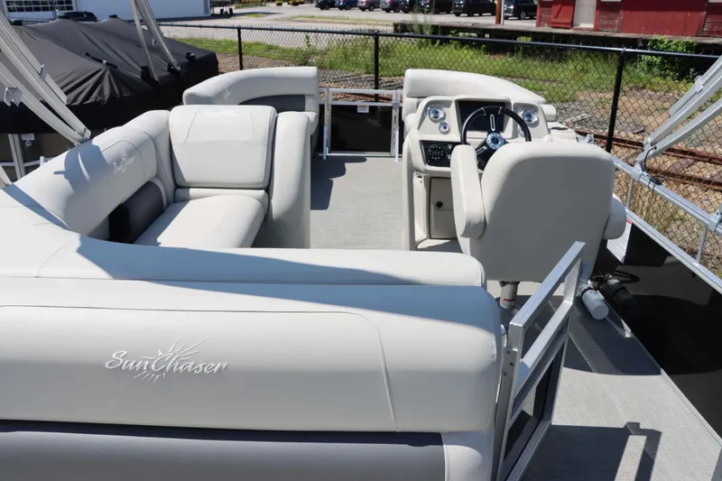 Slide: The Image of SunChaser VISTA 20CRB 2024 - 8