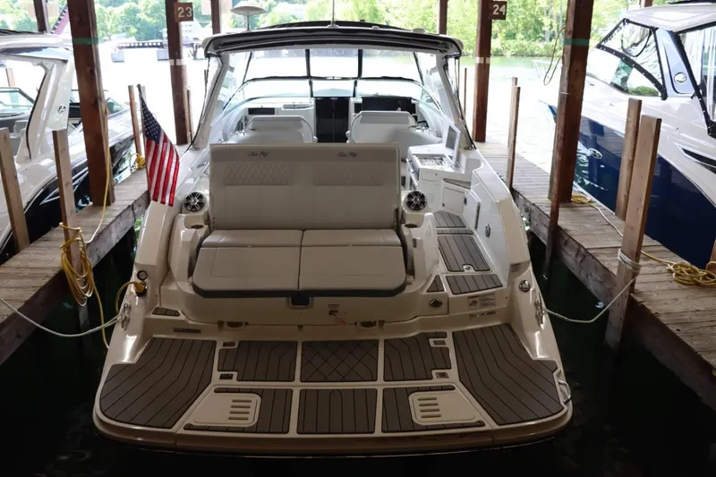 Slide: The Image of Sea Ray 350 SLX 2024 - 13