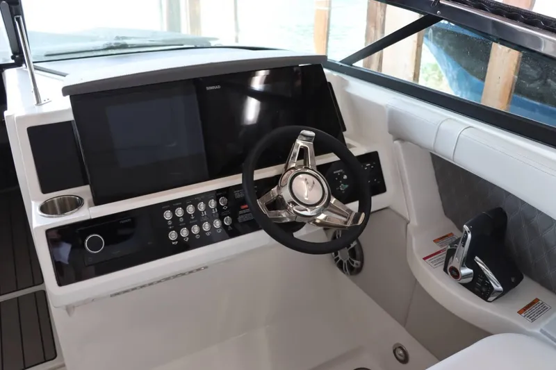 Slide: The Image of Sea Ray 350 SLX 2024 - 16