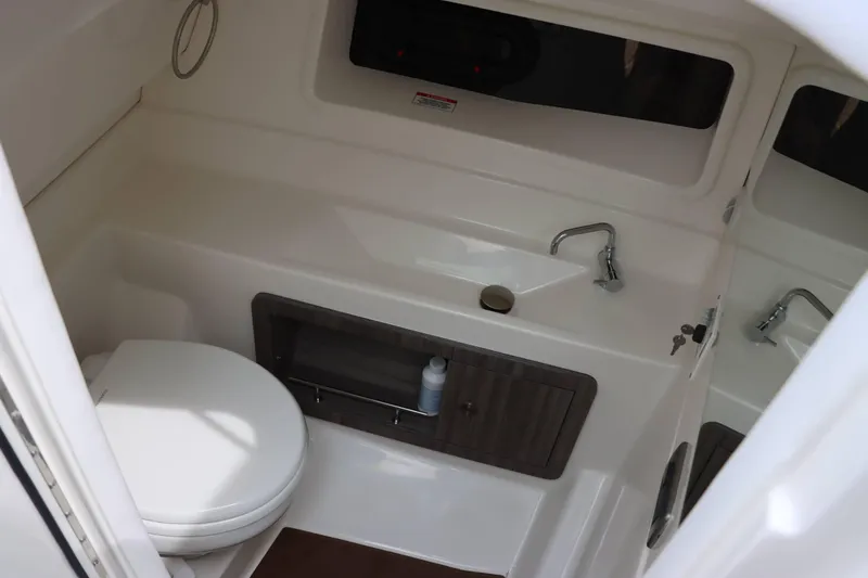 Slide: The Image of Sea Ray 350 SLX 2024 - 28