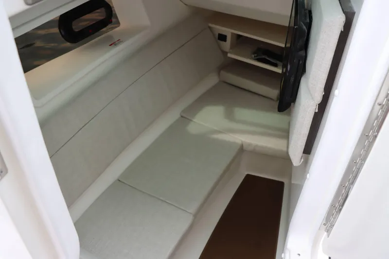 Slide: The Image of Sea Ray 350 SLX 2024 - 31