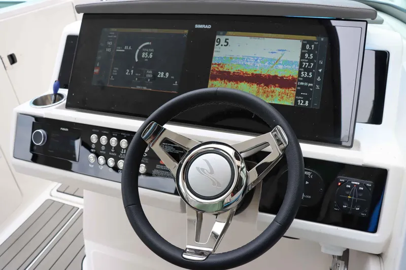 Slide: The Image of Sea Ray 350 SLX 2024 - 34