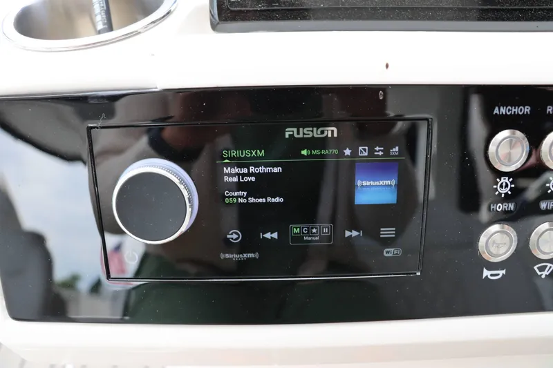 Slide: The Image of Sea Ray 350 SLX 2024 - 35