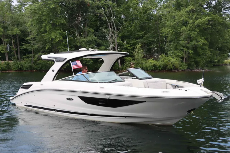 Slide: The Image of Sea Ray 350 SLX 2024 - 4