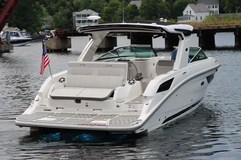 Slide: The Image of Sea Ray 350 SLX 2024 - 9