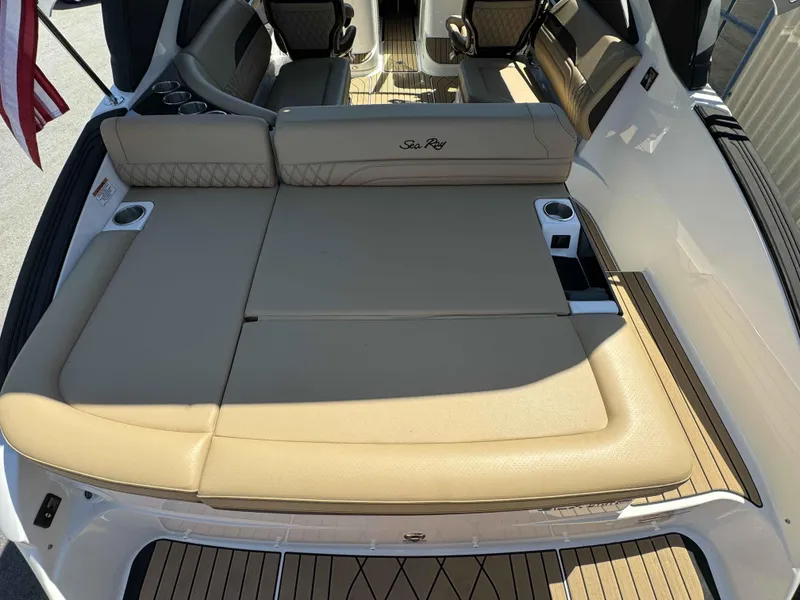 Slide: The Image of 2024 Sea Ray 260SXS boat with beige seating and cup holders. - 7