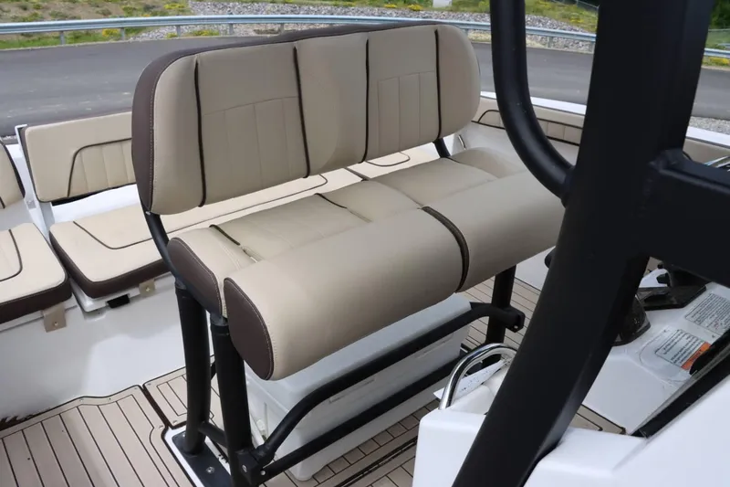 Slide: The Image of 2023 Yamaha Boats 255FSH SPORT E interior seating and console. - 16