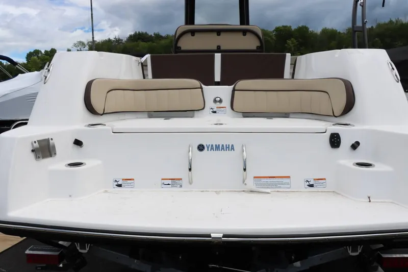 Slide: The Image of 2023 Yamaha Boats 255FSH SPORT E rear view with seating and logo. - 5