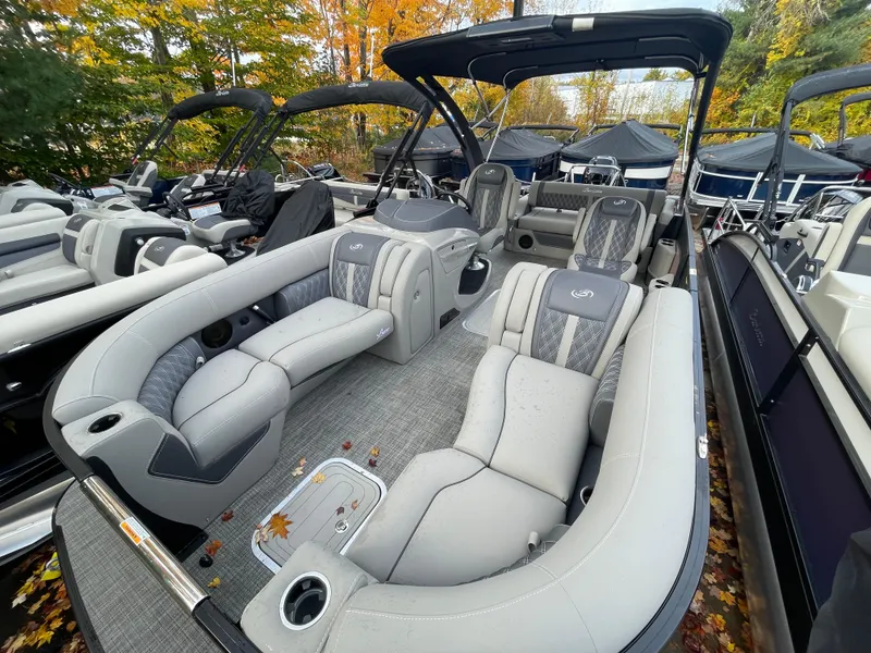 Slide: The Image of 2023 Barletta Lusso 23UCA pontoon boat with luxurious seating and modern design. - 9