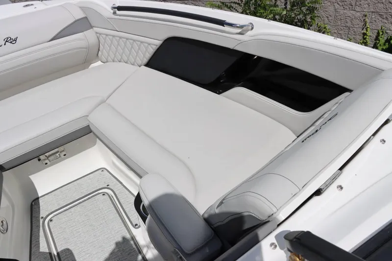 Slide: The Image of Sea Ray 260SLX 2024 - 10