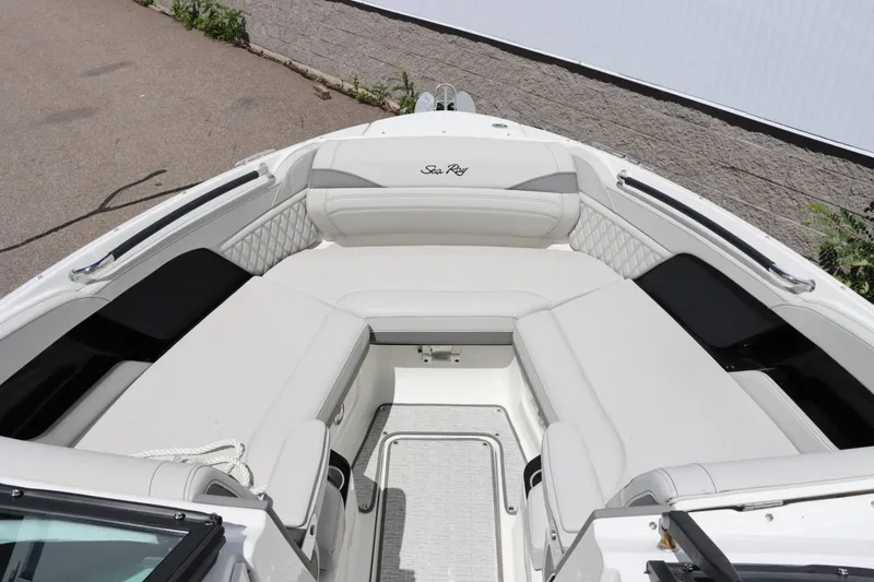Slide: The Image of Sea Ray 260SLX 2024 - 11