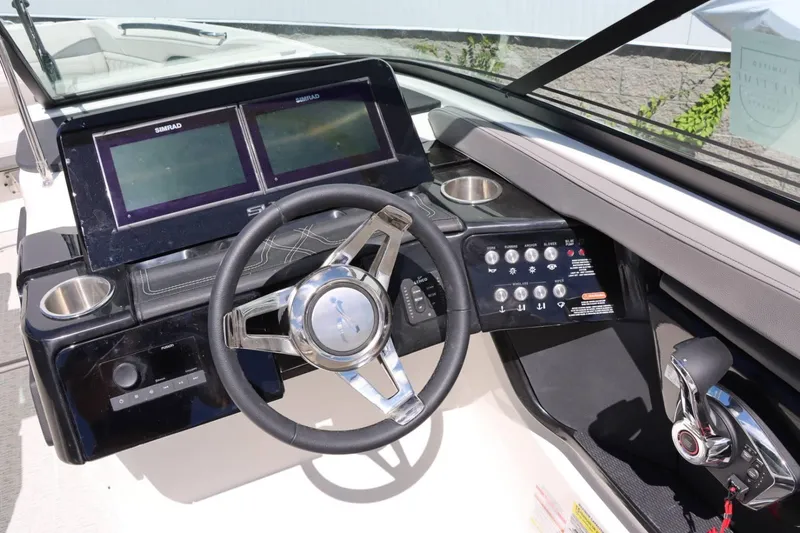 Slide: The Image of Sea Ray 260SLX 2024 - 15