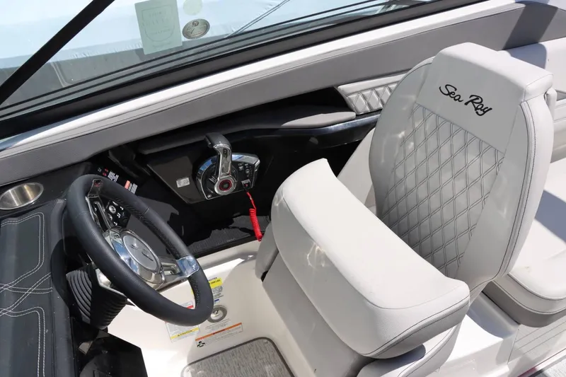 Slide: The Image of Sea Ray 260SLX 2024 - 16