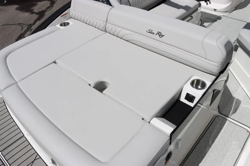 Slide: The Image of Sea Ray 260SLX 2024 - 20