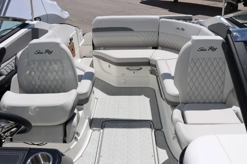 Slide: The Image of Sea Ray 260SLX 2024 - 6