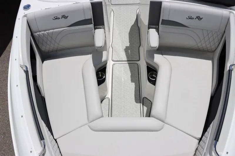 Slide: The Image of Sea Ray 260SLX 2024 - 8