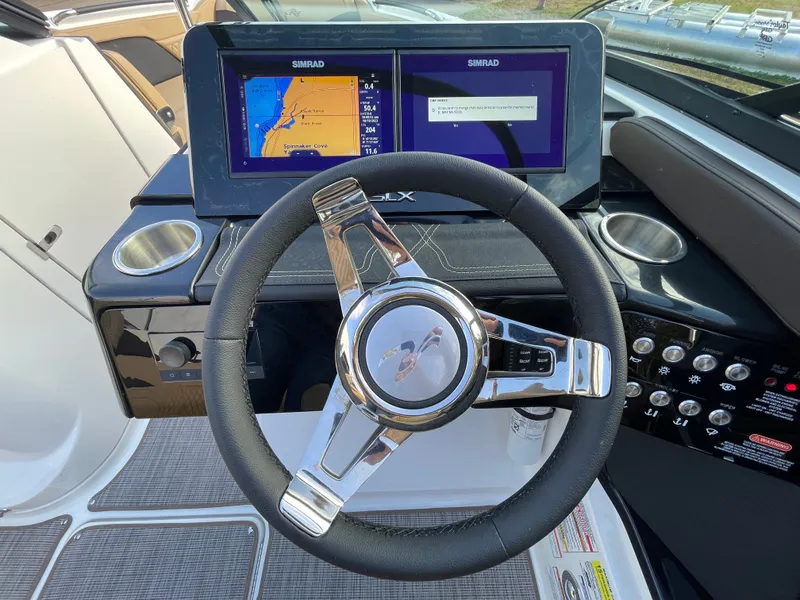 Slide: The Image of Sea Ray SLX 260 2024 - 13