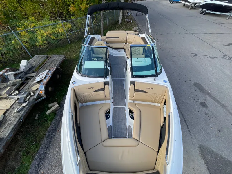 Slide: The Image of Sea Ray SLX 260 2024 - 14