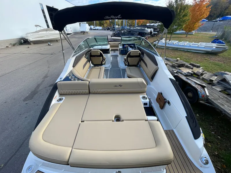 Slide: The Image of Sea Ray SLX 260 2024 - 16