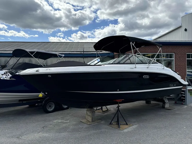 Slide: The Image of Sea Ray SLX 260 2024 - 3