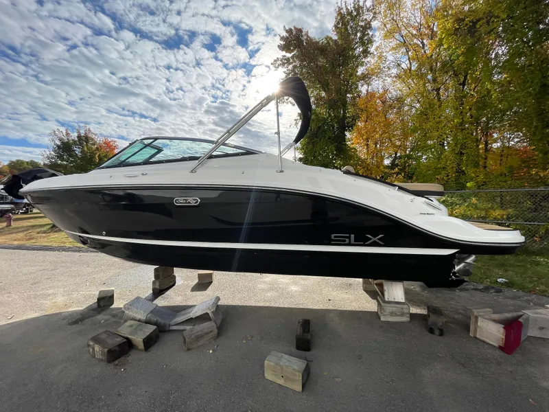 Slide: The Image of Sea Ray SLX 260 2024 - 5