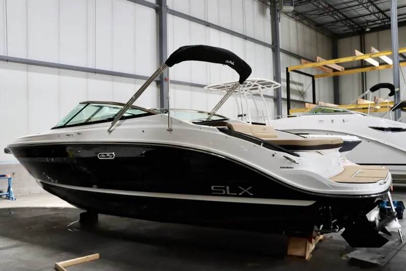 Slide: The Image of Sea Ray SLX 260 2024 - 7