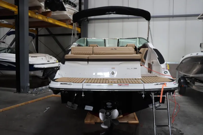 Slide: The Image of Sea Ray SLX 260 2024 - 8