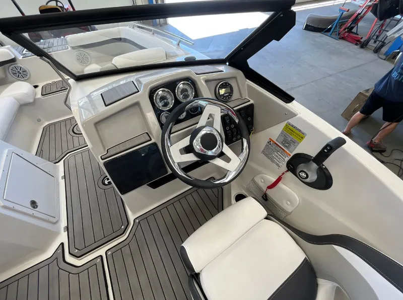 Slide: The Image of Starcraft SVX 190 OB 2024 - 12