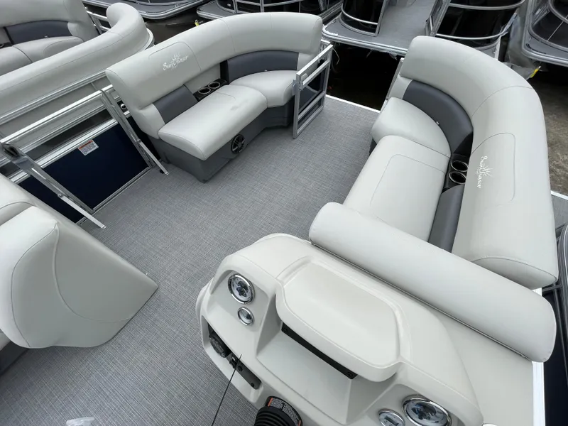 Slide: The Image of SunChaser VISTA 20LR 2024 - 10